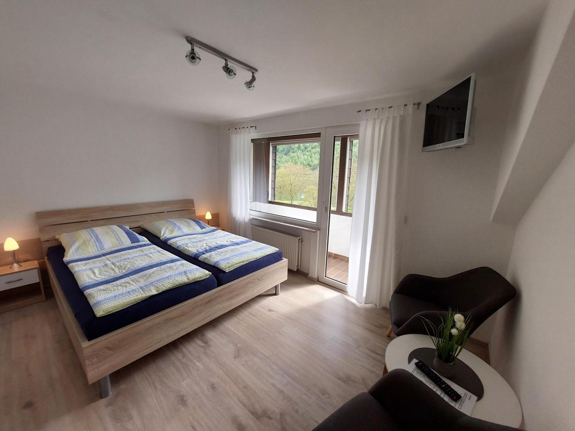 Pension Mosella, Gästezimmer Sankt Aldegund Esterno foto